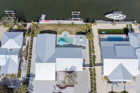 House in Holmes Beach, Florida 4 bedrooms, 231.14 sq.m. № 2396407 - photo 2