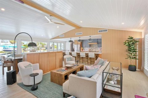House in Holmes Beach, Florida 4 bedrooms, 231.14 sq.m. № 2396407 - photo 3