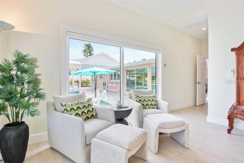 House in Holmes Beach, Florida 4 bedrooms, 231.14 sq.m. № 2396407 - photo 17