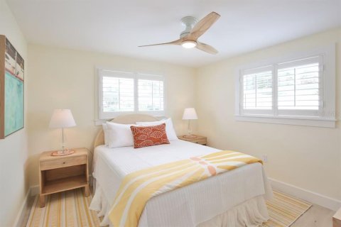 House in Holmes Beach, Florida 4 bedrooms, 231.14 sq.m. № 2396407 - photo 28