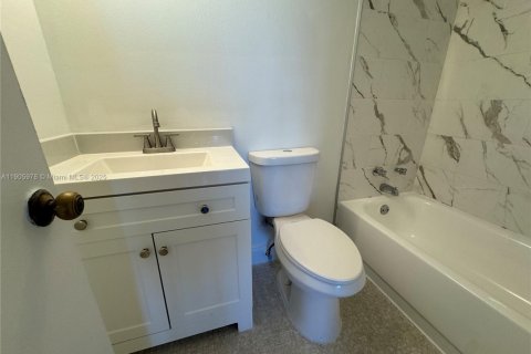 Condo in North Miami Beach, Florida, 1 bedroom № 1957286 - photo 7