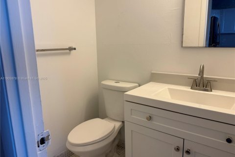 Condo in North Miami Beach, Florida, 1 bedroom № 1957286 - photo 6