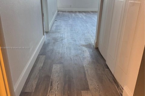 Condo in North Miami Beach, Florida, 1 bedroom № 1957286 - photo 2