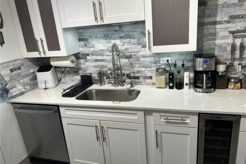 Copropriété à vendre à Miami, Floride: 2 chambres, 136.57 m2 № 2003890 - photo 6