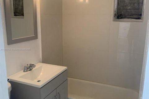 Propiedad comercial en venta en Miami, Florida, 113.71 m2 № 2012996 - foto 7