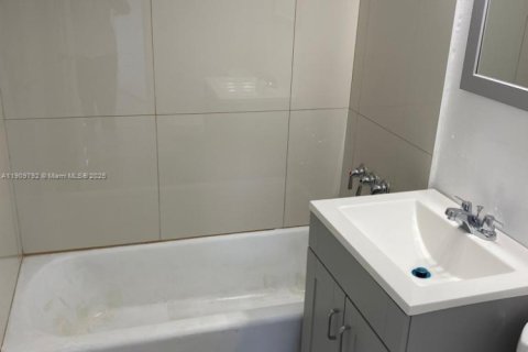 Propiedad comercial en venta en Miami, Florida, 113.71 m2 № 2012996 - foto 11