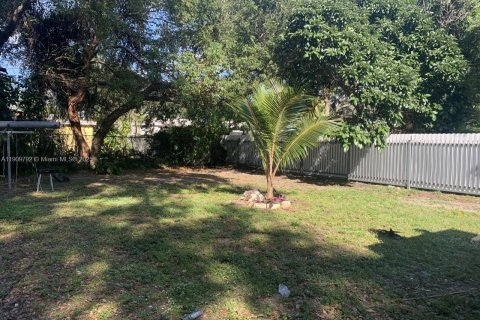 Propiedad comercial en venta en Miami, Florida, 113.71 m2 № 2012996 - foto 14