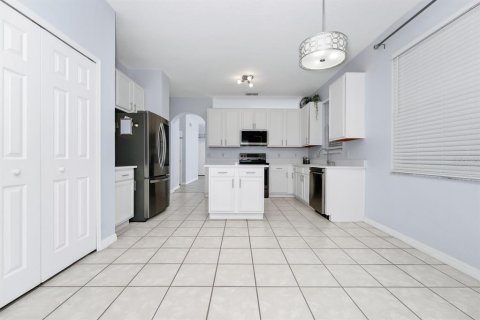 Casa en alquiler en Orlando, Florida, 4 dormitorios, 183.2 m2 № 1844837 - foto 11