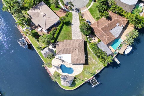 House in Pompano Beach, Florida 2 bedrooms, 164.44 sq.m. № 2083668 - photo 3