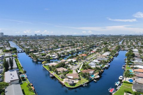 House in Pompano Beach, Florida 2 bedrooms, 164.44 sq.m. № 2083668