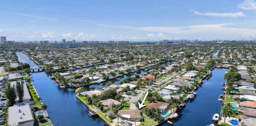 House in Pompano Beach, Florida 2 bedrooms, 164.44 sq.m. № 2083668