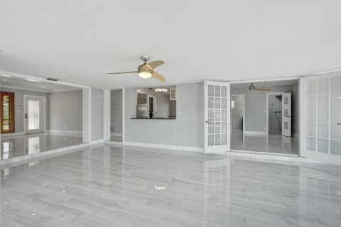 House in Pompano Beach, Florida 2 bedrooms, 164.44 sq.m. № 2083668 - photo 26
