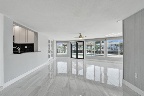 House in Pompano Beach, Florida 2 bedrooms, 164.44 sq.m. № 2083668 - photo 16