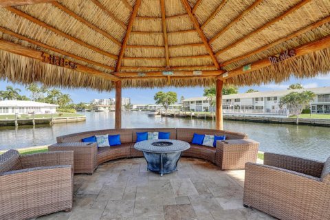 House in Pompano Beach, Florida 2 bedrooms, 164.44 sq.m. № 2083668 - photo 8