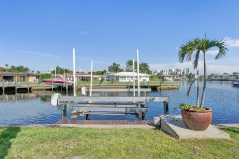 House in Pompano Beach, Florida 2 bedrooms, 164.44 sq.m. № 2083668 - photo 10
