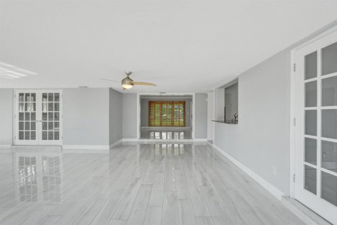 House in Pompano Beach, Florida 2 bedrooms, 164.44 sq.m. № 2083668 - photo 27