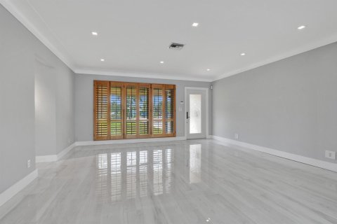 House in Pompano Beach, Florida 2 bedrooms, 164.44 sq.m. № 2083668 - photo 11