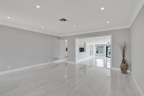 House in Pompano Beach, Florida 2 bedrooms, 164.44 sq.m. № 2083668 - photo 15