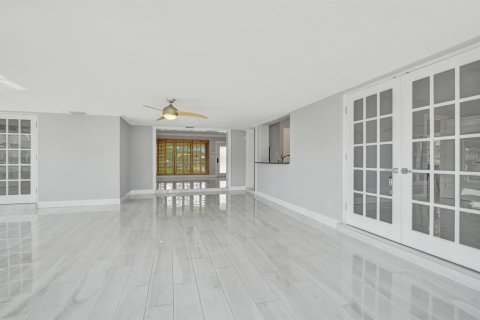House in Pompano Beach, Florida 2 bedrooms, 164.44 sq.m. № 2083668 - photo 28