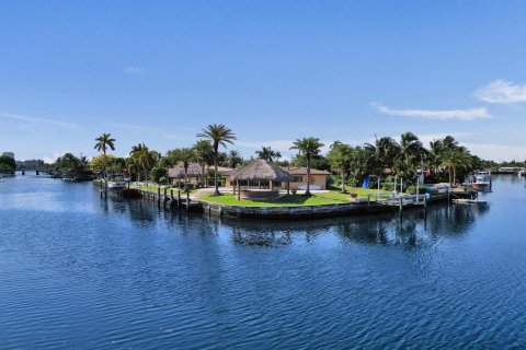 House in Pompano Beach, Florida 2 bedrooms, 164.44 sq.m. № 2083668 - photo 6