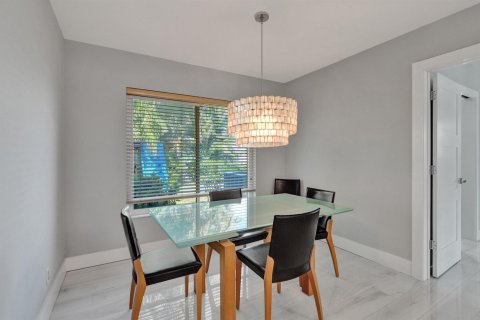 House in Pompano Beach, Florida 2 bedrooms, 164.44 sq.m. № 2083668 - photo 22