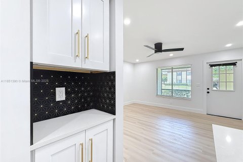 Condo in West Palm Beach, Florida, 1 bedroom  № 1857399 - photo 17