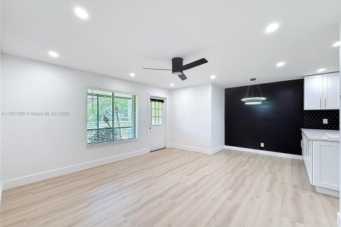 Condo in West Palm Beach, Florida, 1 bedroom  № 1857399 - photo 8