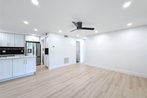 Condo in West Palm Beach, Florida, 1 bedroom  № 1857399 - photo 6