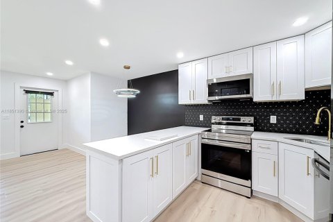Condo in West Palm Beach, Florida, 1 bedroom  № 1857399 - photo 14