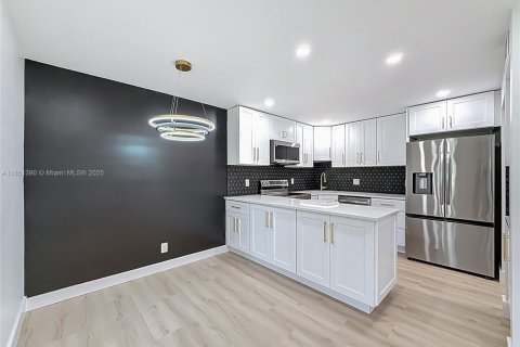 Condo in West Palm Beach, Florida, 1 bedroom  № 1857399 - photo 9