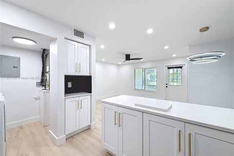 Condo in West Palm Beach, Florida, 1 bedroom  № 1857399 - photo 16