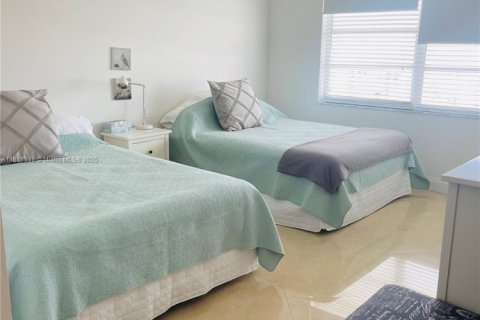 Condo in Aventura, Florida, 2 bedrooms  № 1933526 - photo 15