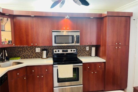 Condo in Aventura, Florida, 2 bedrooms  № 1933526 - photo 13