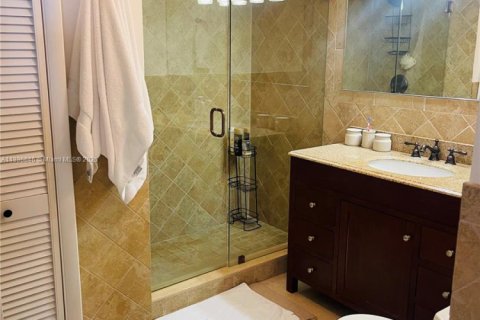 Condo in Aventura, Florida, 2 bedrooms  № 1933526 - photo 11
