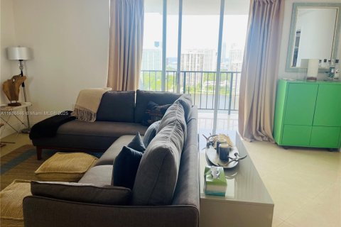 Condo in Aventura, Florida, 2 bedrooms  № 1933526 - photo 9