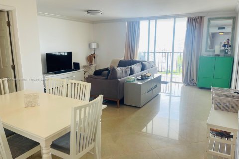 Condo in Aventura, Florida, 2 bedrooms  № 1933526 - photo 10