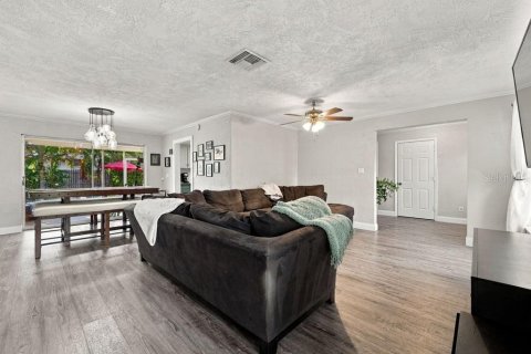 Casa en venta en Saint Petersburg, Florida, 3 dormitorios, 169.55 m2 № 2383342 - foto 6