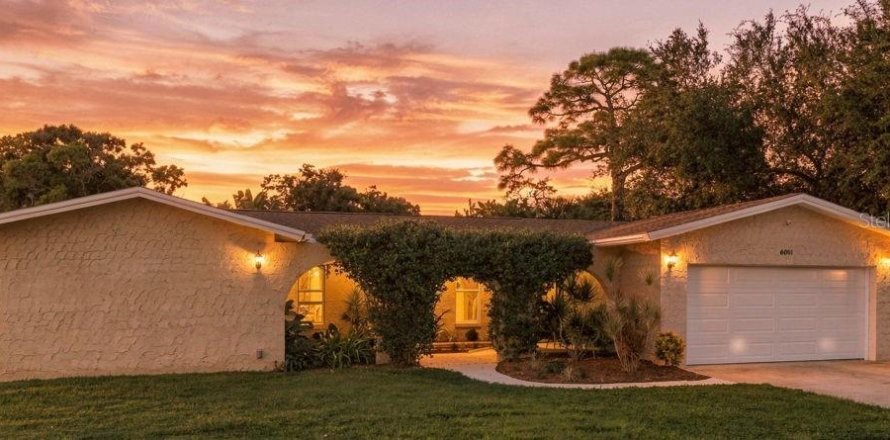 Casa en Saint Petersburg, Florida 3 dormitorios, 169.55 m2 № 2383342