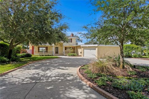 House in Saint Petersburg, Florida 4 bedrooms, 370.87 sq.m. № 1873845 - photo 3