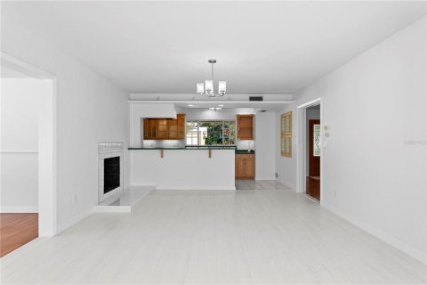 House in Saint Petersburg, Florida 4 bedrooms, 370.87 sq.m. № 1873845 - photo 26