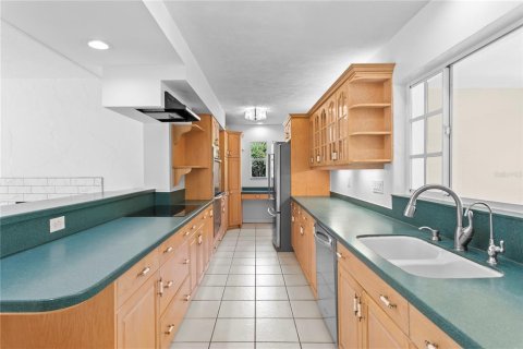 House in Saint Petersburg, Florida 4 bedrooms, 370.87 sq.m. № 1873845 - photo 30