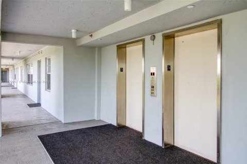Condo in Pompano Beach, Florida, 3 bedrooms  № 1874817 - photo 6