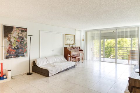 Condo in Pompano Beach, Florida, 3 bedrooms  № 1874817 - photo 15
