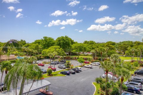 Condo in Pompano Beach, Florida, 3 bedrooms  № 1874817 - photo 8