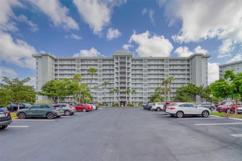 Condo in Pompano Beach, Florida, 3 bedrooms  № 1874817 - photo 2