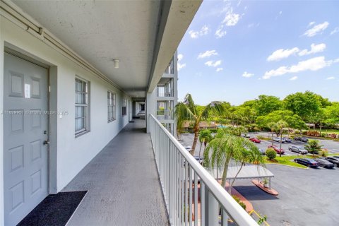 Condo in Pompano Beach, Florida, 3 bedrooms  № 1874817 - photo 7