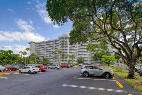 Condo in Pompano Beach, Florida, 3 bedrooms  № 1874817 - photo 1