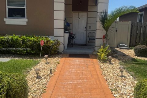 Commercial property in Oakland Park, Florida 263.84 sq.m. № 1752031 - photo 3
