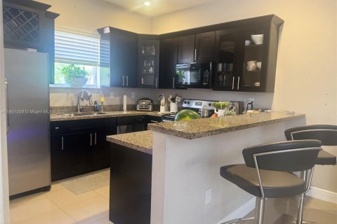 Commercial property in Oakland Park, Florida 263.84 sq.m. № 1752031 - photo 16