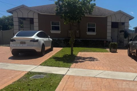 Commercial property in Oakland Park, Florida 263.84 sq.m. № 1752031 - photo 1